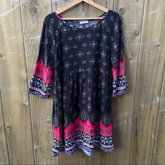 Folksy Black and Red Floral Paisley Shift Mini Dress 🌿 - Picture 1 of 10